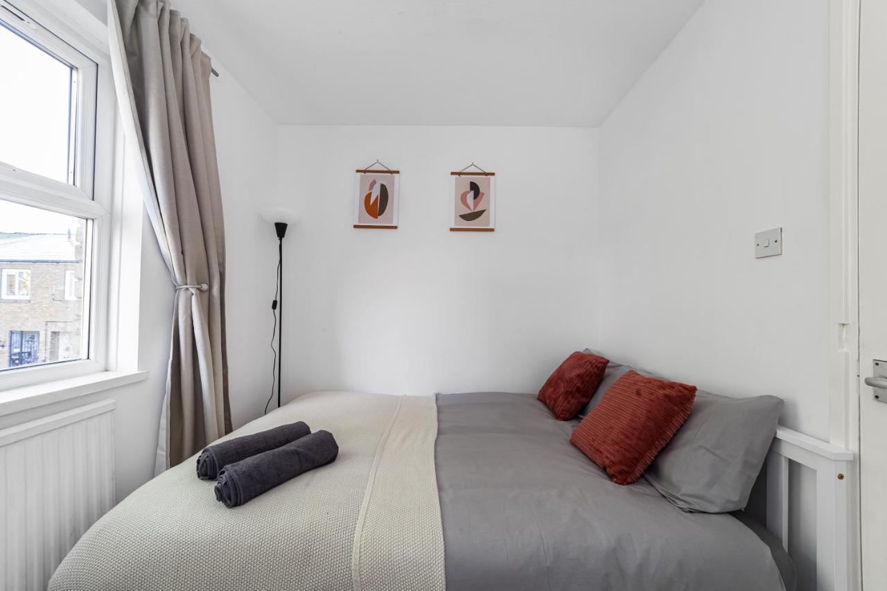 Arte Stays - 3-Bedroom Bright House London, Haggerston, Garden, Parking, 8 Min Walk To Haggerston Station, Weekly Or Monthly Stays, Serviced Accommodation - 7 Guests Exterior foto